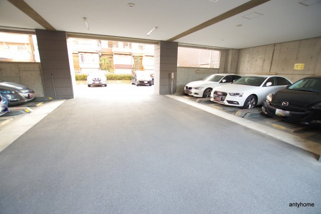 ルクレ京橋　仲介手数料無料の駐車場