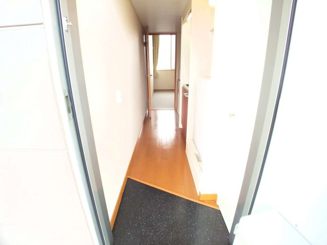 レオパレスＦｌｏｗｅｒＨｉｌｌの玄関|玄関ドアは防犯サムターン設置