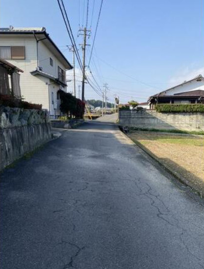 萩生 治良丸　2区画 売土地の前面道路含む現地写真