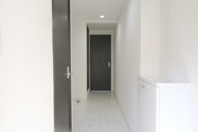 ブロッサムテラス新小岩のその他|玄関から見たキッチンスペースです♪