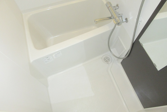 ブロッサムテラス新小岩の浴室|清潔感のあるバスルームで1日の疲れも流せます♪