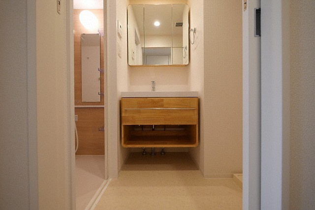 大阪市中央区博労町１丁目の賃貸マンションの独立洗面台