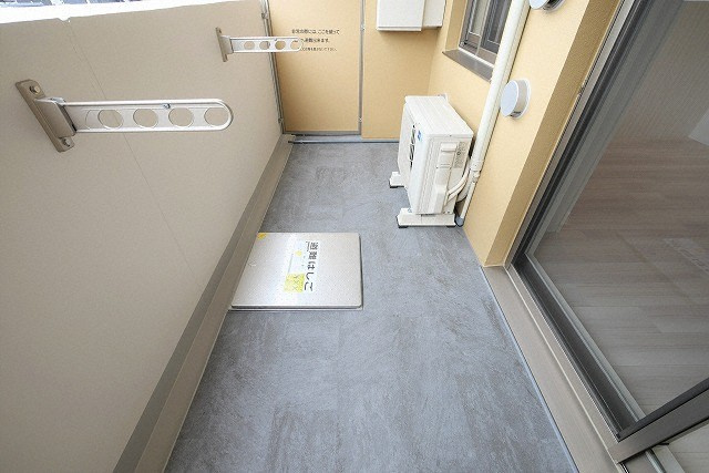 大阪市中央区博労町１丁目の賃貸マンションのバルコニー