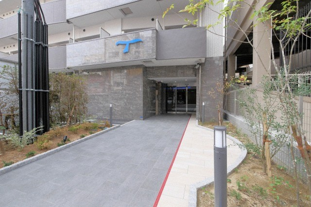 大阪市中央区博労町１丁目の賃貸マンションのエントランス