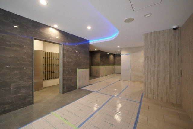 大阪市中央区博労町１丁目の賃貸マンションのロビー