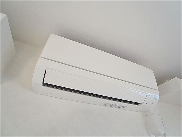 中路ビルの設備|リビング部分にエアコン1台付きです