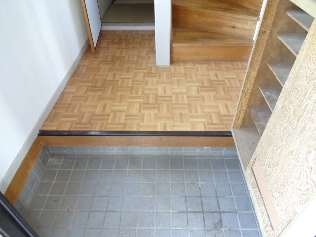 アイビス土合タウンの玄関