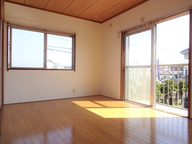 アイビス土合タウンの居間・リビング|2階洋室