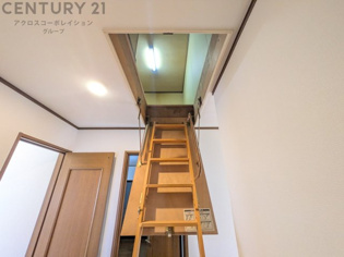 屋根裏収納