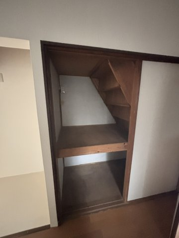 川西町3丁目貸家の収納