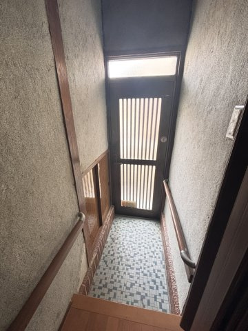 川西町3丁目貸家の玄関