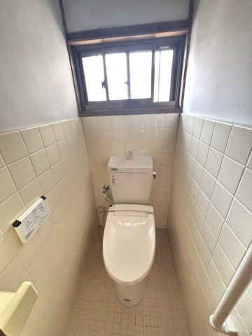 川西町3丁目貸家のトイレ