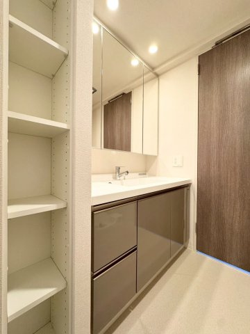 リーフシティ市川　ザ・レジデンスの独立洗面台|※写真は同間取りの別部屋です。