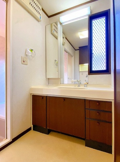中古戸建　羽島市福寿町間島6丁目　平成7年築の独立洗面台