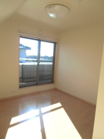 アイビス深芝の洋室|洋室6.3帖（2F)