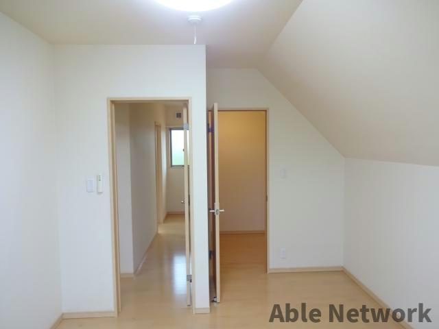 アイビス深芝の洋室|洋室6.3帖（2F)