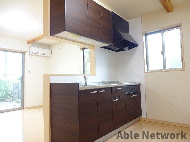 アイビス深芝のキッチン|IH3口コンロ付きカウンターキッチン