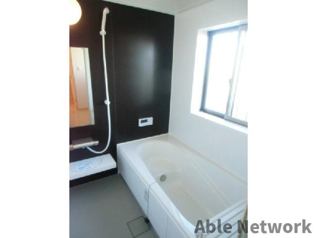 アイビス深芝の浴室|追い焚き機能付き1坪バス