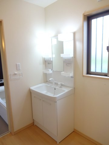 アイビス深芝の洗面所|シャワー付洗面台