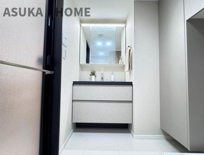 ハイセレサ菊名アルティールの独立洗面台|脱所と分けられた洗面室。時代のトレンドも抑えた最新の間取りです。