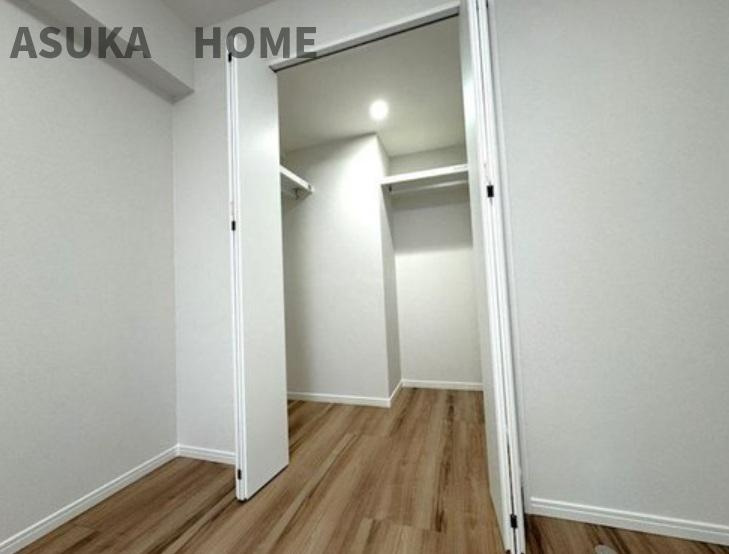 ハイセレサ菊名アルティールの収納|ウォークインクローゼットは季節物の衣類もスッキリ収納できます。嬉しいですね。