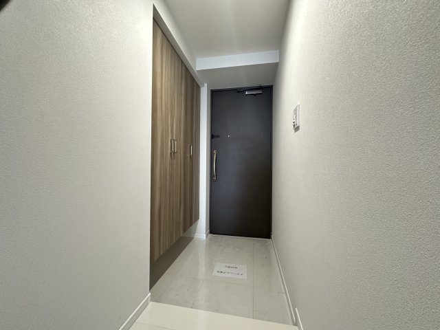 ハイセレサ菊名アルティールの玄関|大型収納が備わった、玄関です。スッキリと靴類も収まりそうですね。