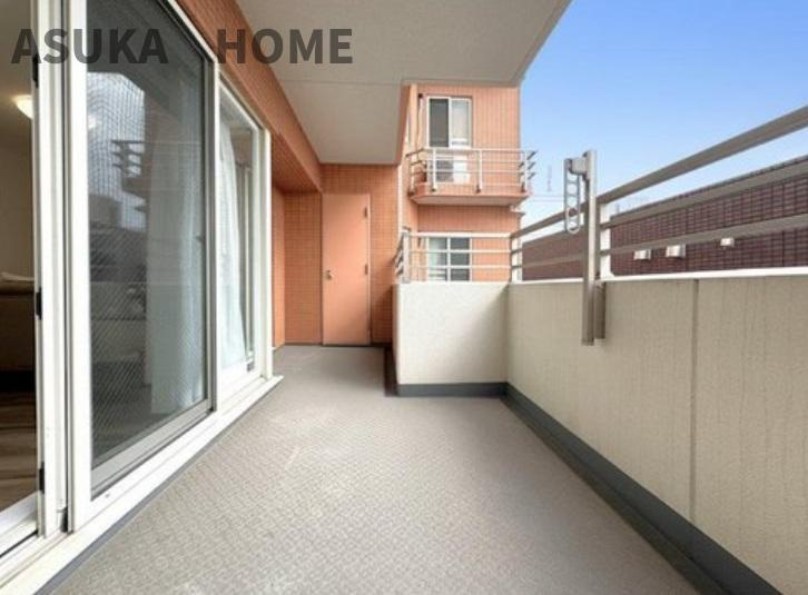 ハイセレサ菊名アルティールのバルコニー|開放的なバルコニーは見晴らしもよく、太陽の温かな温もりをめいっぱい受け止めてくれます