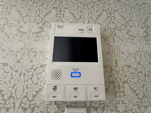 ハイセレサ菊名アルティールの防犯設備|TVモニター付インターホンになります。