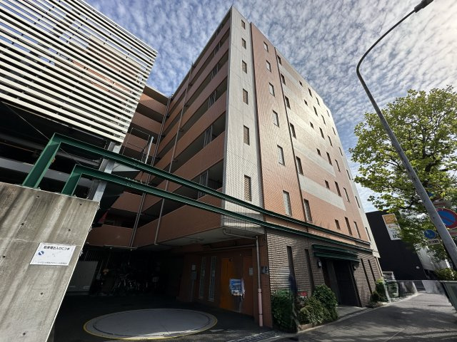 ハイセレサ菊名アルティールのエントランス|マンションのエントランスの様子です。