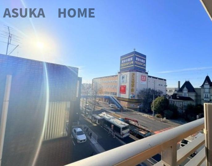 ハイセレサ菊名アルティールの展望|日差しが注ぎバルコニーからの眺望に癒され幸せな時間を楽しめそうです。