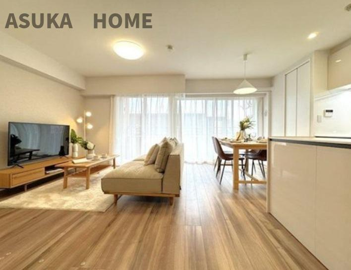 ハイセレサ菊名アルティールの居間・リビング|お料理をしながら大切な家族との会話も楽しめそうですね。