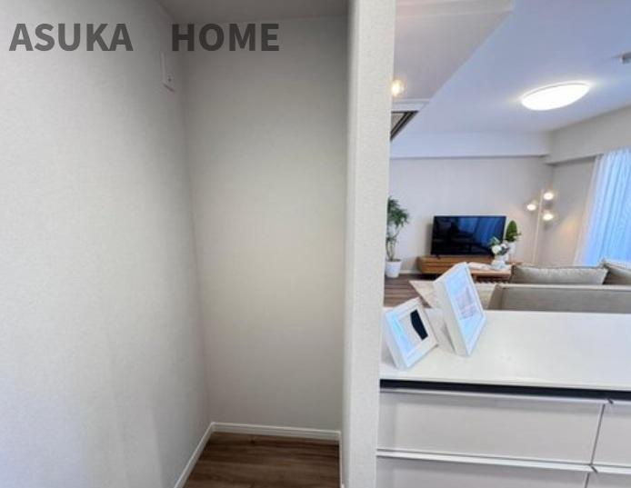 ハイセレサ菊名アルティールのキッチン|キッチン横のスペースも活躍しそうですね。