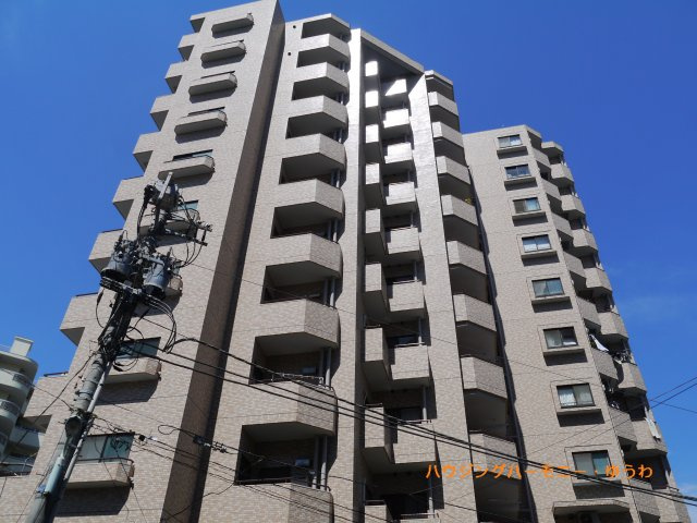 【外観】 | サンライズ大山マンション | 新耐震基準マンションです！モダンでスタイリッシュな印象を与えるグレーを基調とした外観。