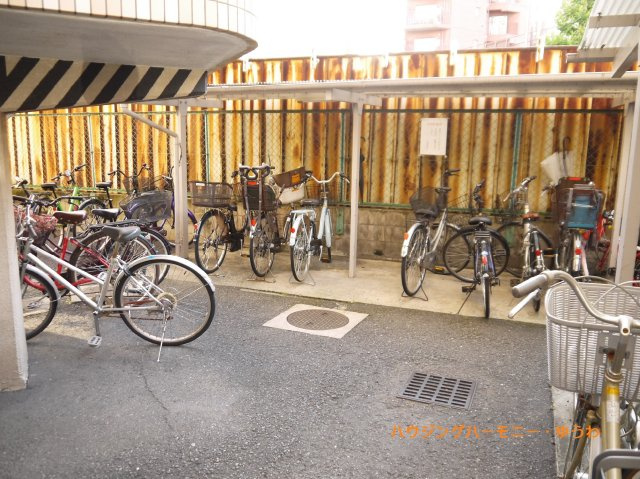 【その他共用部分】 | サンライズ大山マンション | 敷地内に屋根付き駐輪場有り