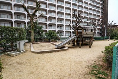 【周辺】 | ローズハイツ宝塚 | お子様が遊べる公園隣接♪
商業施設などもあり生活至便な立地です。