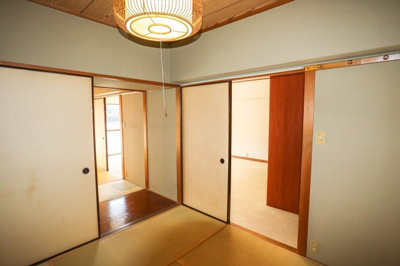 【和室】 | ローズハイツ宝塚 | 和室　約4.5帖もLDKに面しています