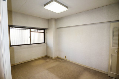 【寝室】 | ローズハイツ宝塚 | 洋室　約6.1帖