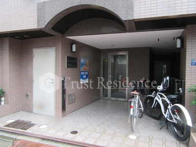 【エントランス】 | フローレンス森山 | エントランス前