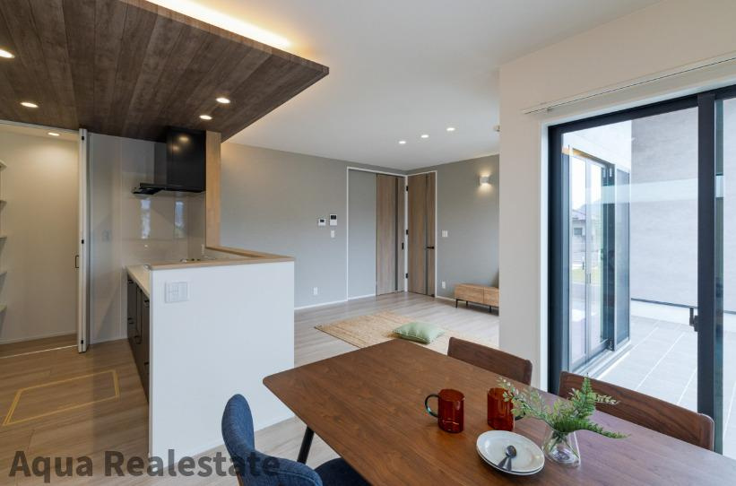 高松市鬼無町鬼無の新築一戸建の洗面所|広い洗面スペース