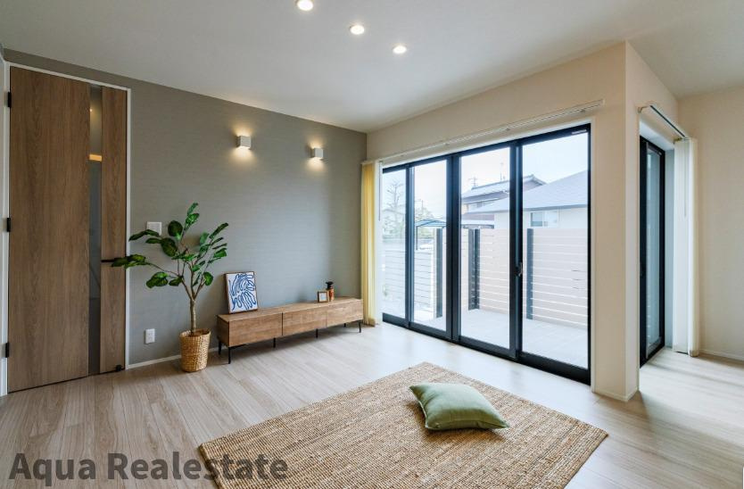 高松市鬼無町鬼無の新築一戸建の居間・リビング|ゆったり過ごせる居間です