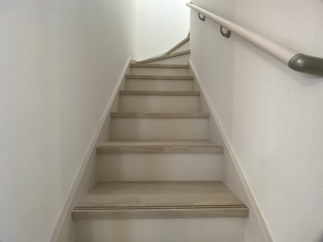 所沢市中新井新築戸建　2号棟のその他|手すりが付いているので、歩行の動作を安全にサポートしてくれます。