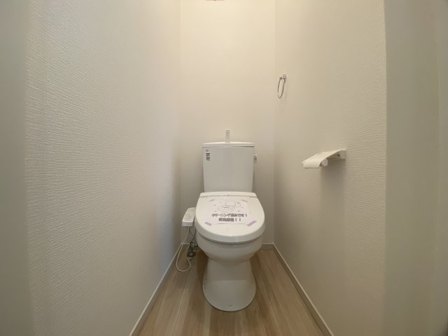 所沢市中新井新築戸建　2号棟のトイレ|1Fと2Fにトイレがございますので、朝の忙しい時間帯も安心ですね。いつも使うトイレだからこそ、綺麗に清潔にこだわりたいです♪