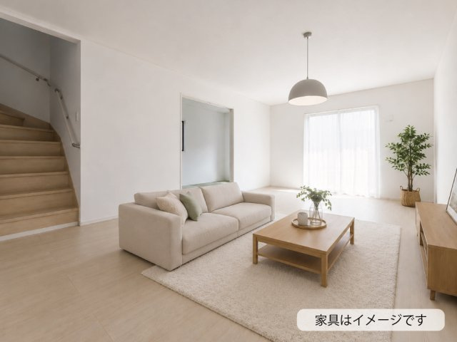 SAKURAJIMA seven×seven 7×7の内装|陽光が差し込む明るいリビングと家族の会話が自然に増えるリビング階段が魅力の住まいです。参考：7号棟
