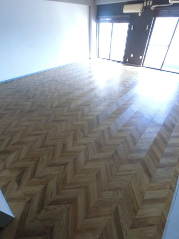 三和ビルの洋室