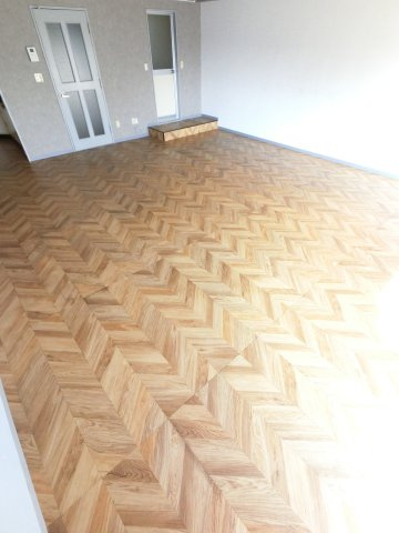 三和ビルの洋室