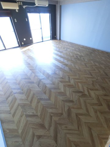 三和ビルの洋室