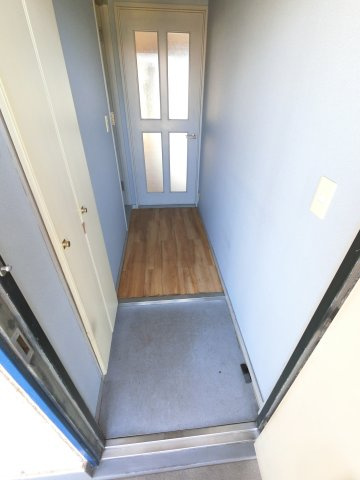 三和ビルの玄関