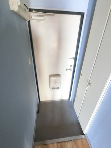 三和ビルの玄関