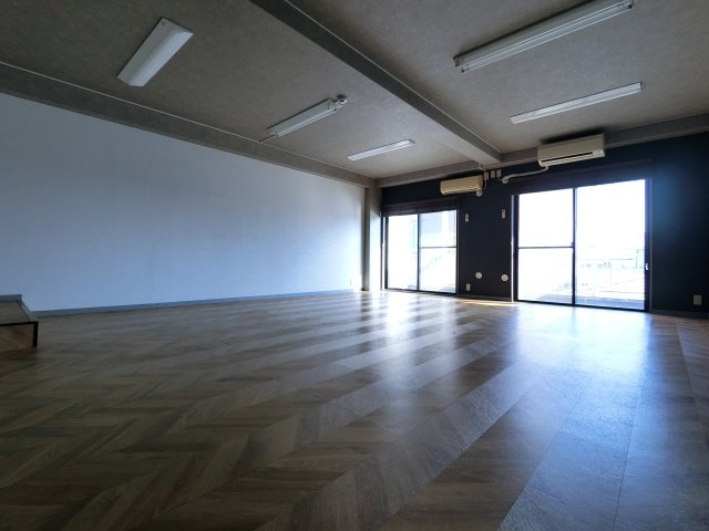 三和ビルの居間・リビング