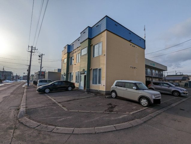 レインボーコートの駐車場